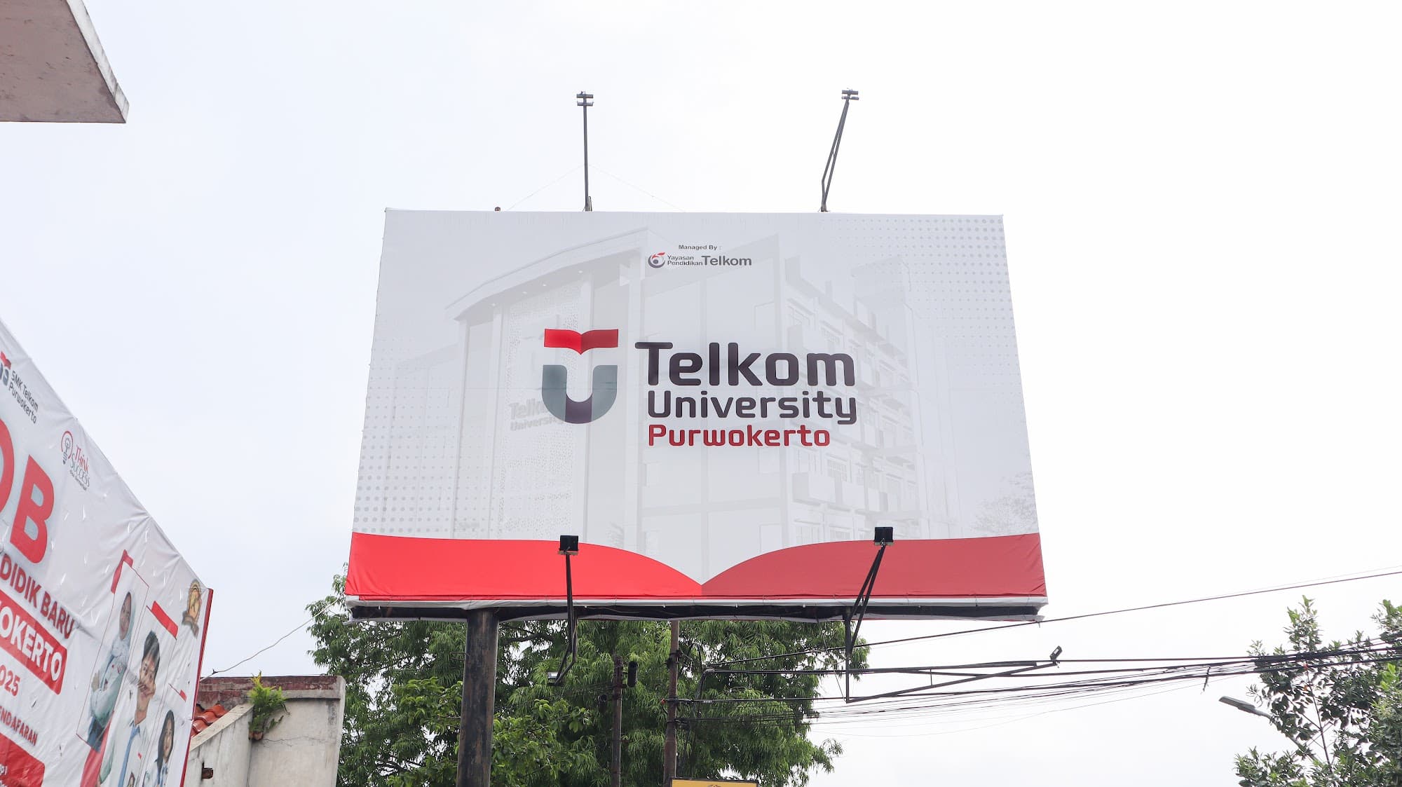 Papan Reklame Telkom University Purwokerto