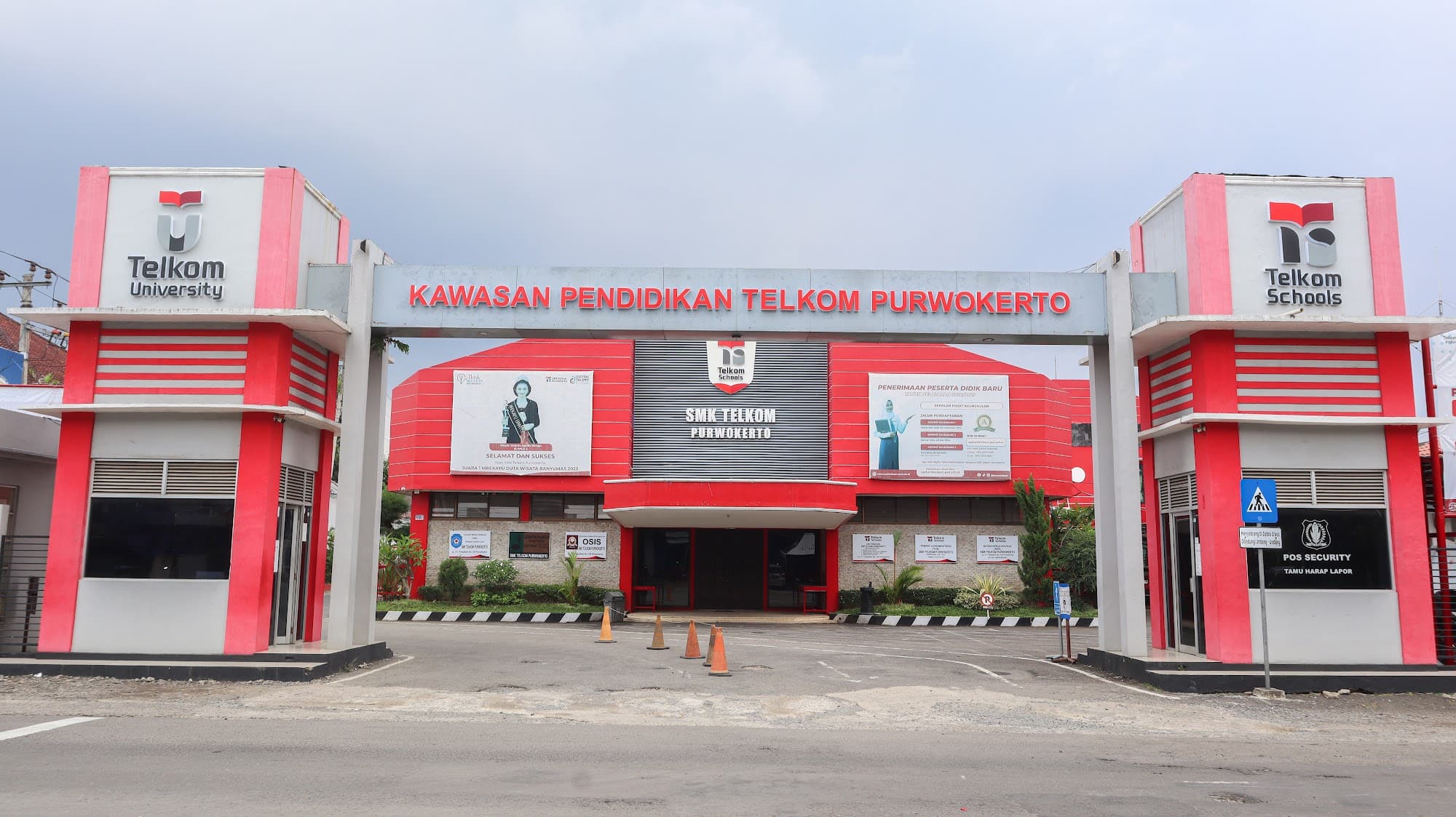 Gerbang Kawasan Pendidikan Telkom Purwokerto
