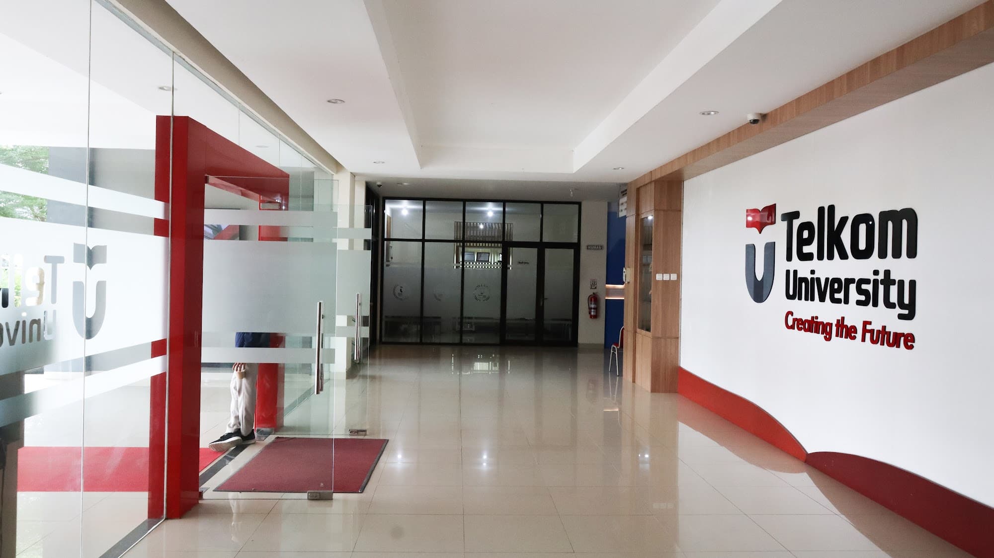 Lobi dengan Tagline Creating the Future