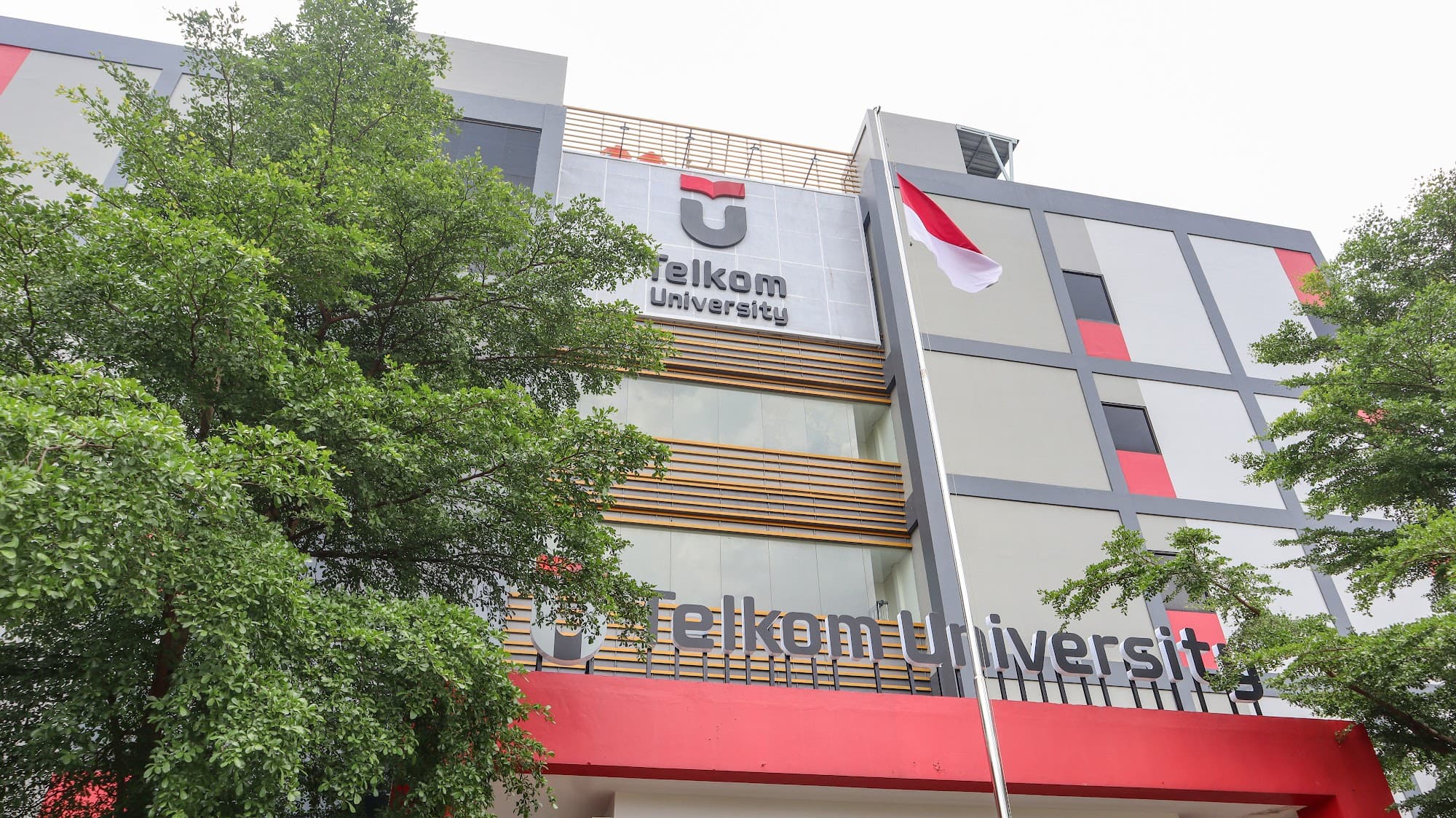 Sudut Diagonal Fasad Kampus