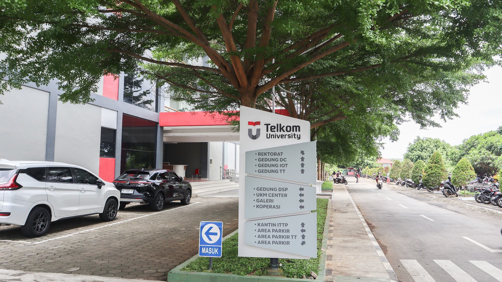 Papan Penunjuk Arah Gedung Kampus